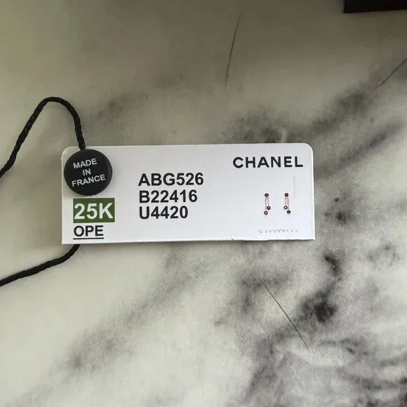 NWT Chanel 2025 Black Enamel CC & Star Pendant Chain Earrings – Gold Tone, Rare - Picture 5 of 6